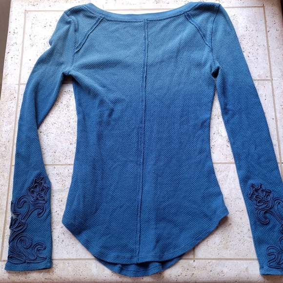 🍒RARE🍒 FREE PEOPLE TWILIGHT OMBRE MASQUERADE THERMAL CUFF - Picture 2 of 5